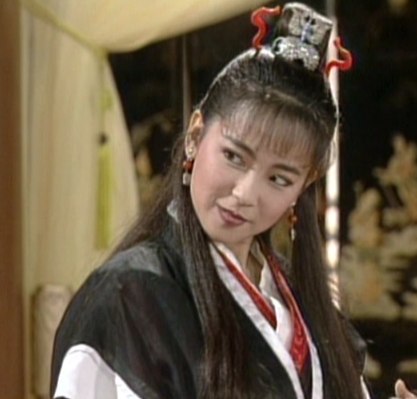 雪岭双姝的艳影与毒心:一场被美貌诅咒的荒诞剧