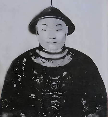 施琅:功过交织的海疆传奇——从降将到靖海侯的双面人生
